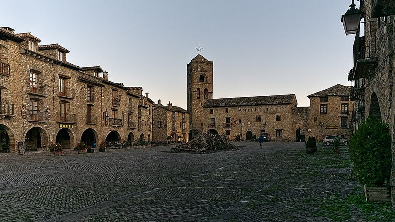 Plaza Mayor de Aínsa