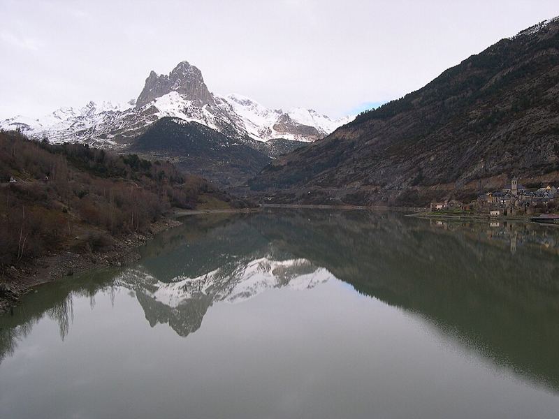 Embalse de Lanuza y la Foratata